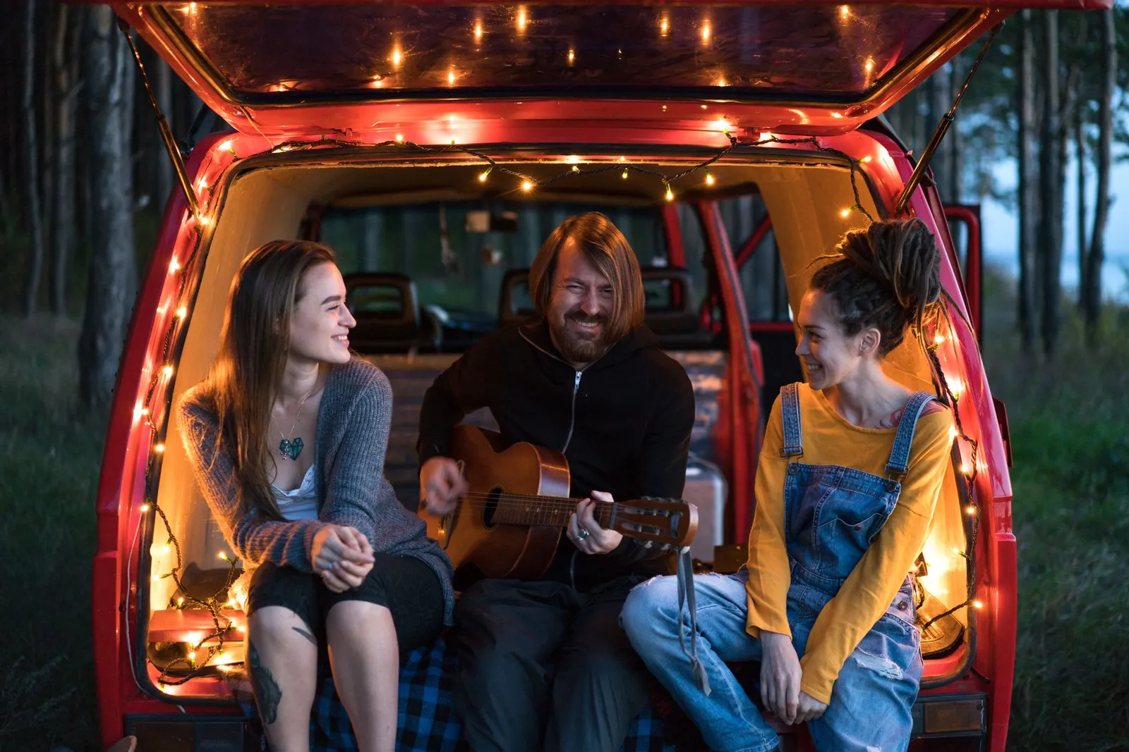 campfire cooking van evening